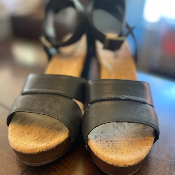 KORKS Black Strappy Women's Sandals, size 9 - Picture 3 of 6